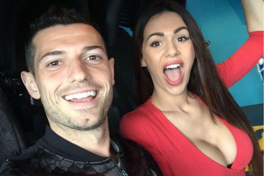 Masturbação acabou casamento de rival de estreia do Brasil na Copa