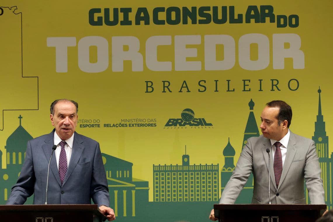Governo lança guia para orientar brasileiros que vão à Copa na Rússia: homossexuais não devem, por exemplo, demonstrar afeto em público, sob risco de multa ou até deportação