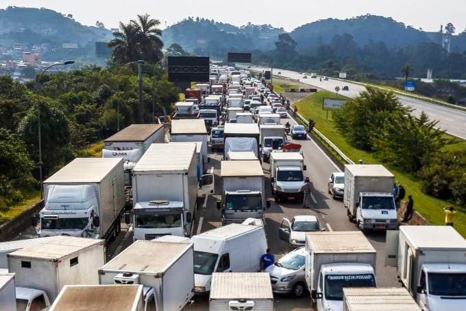 Caminhoneiros prometem nova greve se tabela de fretes for alterada