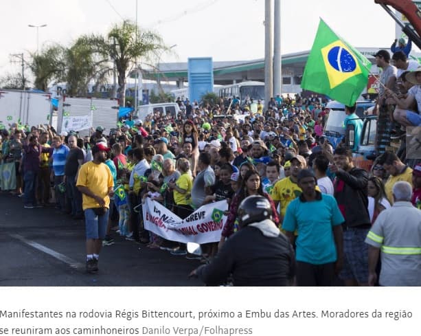 Temer cede a caminhoneiros e revoga nova tabela do frete