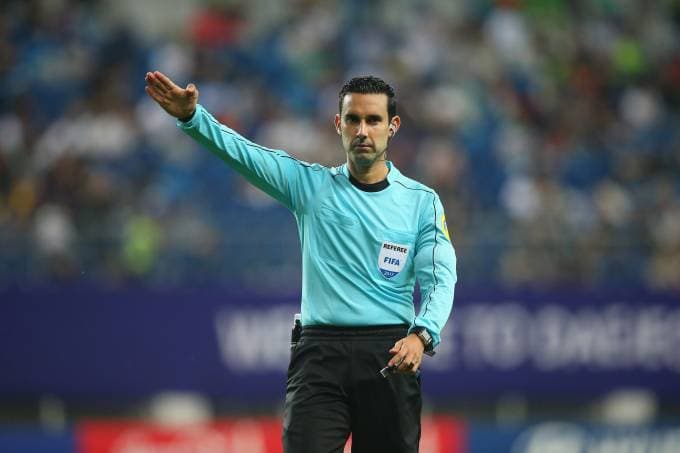 Árbitro do jogo do Brasil já foi alvo de gremistas por pênalti não marcado