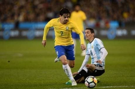 Danilo é diagnosticado com lesão e Fagner será titular contra a Costa Rica