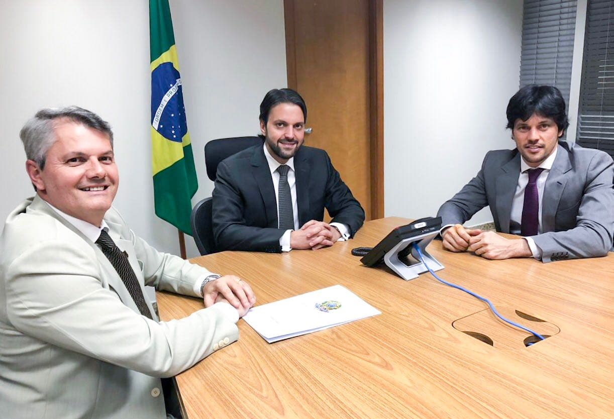 Com ministro das Cidades, Fábio Faria consegue liberar construção de casas em 60 cidades do RN