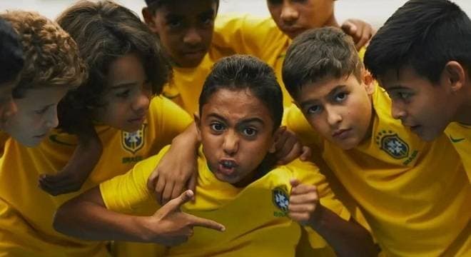 VÍDEOS: Garoto craque da base do Vasco que viralizou em discurso apoia seleção: ‘É pra dar a vida'
