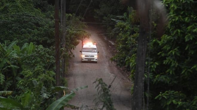 TAILÂNDIA: Começa resgate de crianças em caverna na Tailândia; acompanhe