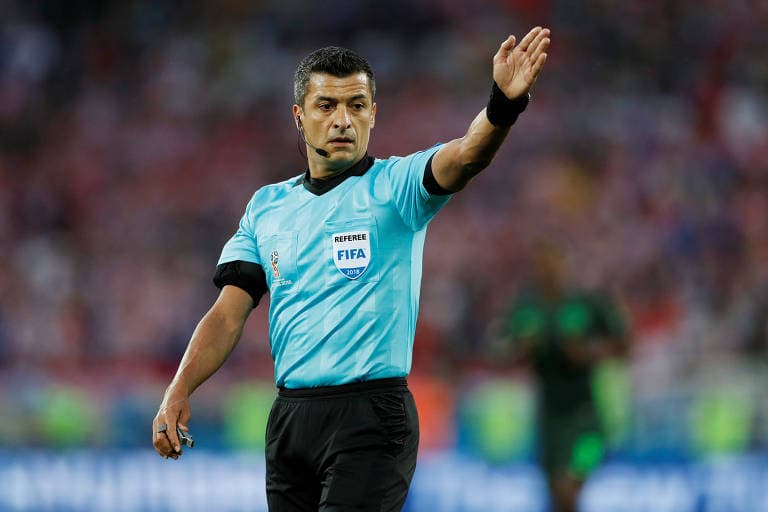 Fifa mantém dois brasileiros na equipe de arbitragem na fase final da Copa
