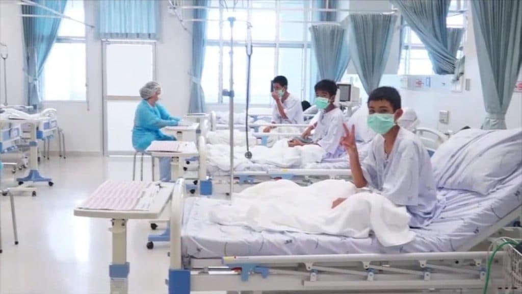 TAILÂNDIA: Meninos resgatados em caverna receberão alta na quinta-feira