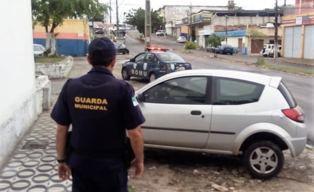 Guarda Municipal recupera carro e objetos roubados em arrastão ocorrido na Zona Sul de Natal