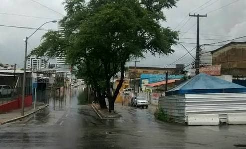 FOTOS: Lagoa Nova e Mor Gouveia voltam a sofrer com chuvas em Natal