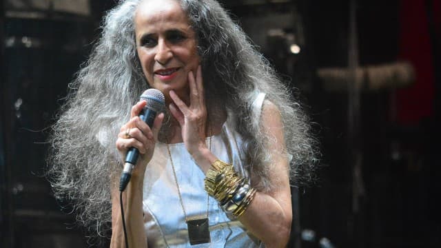 Cantora Maria Bethânia é internada por causa de uma forte virose