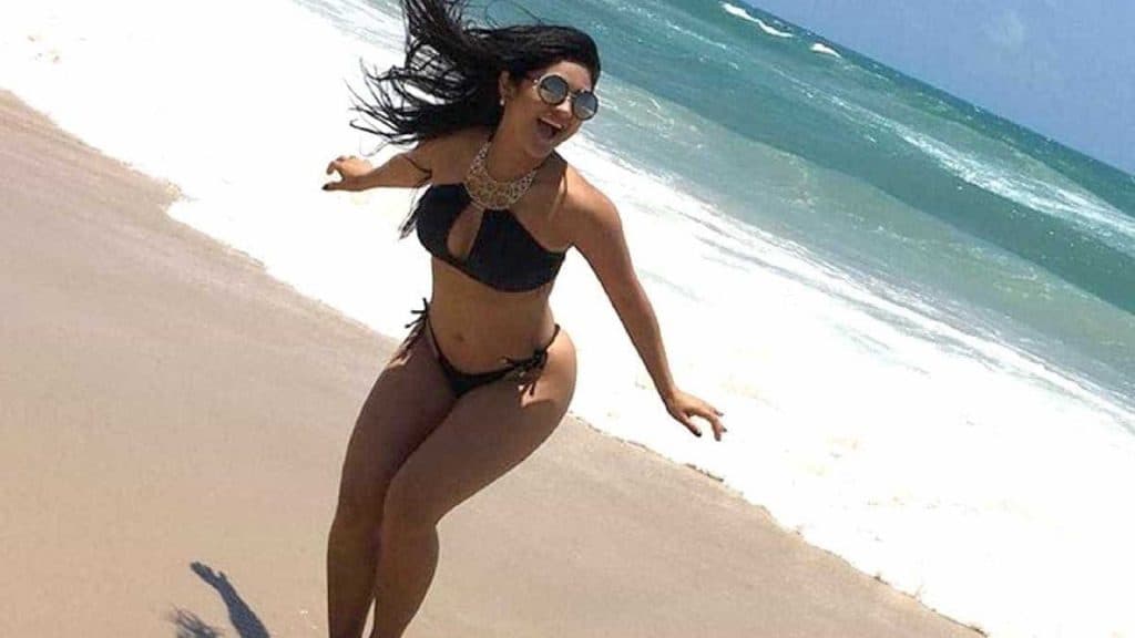 Ex-mulher de Safadão posta foto de biquíni e manda indireta: "Aonde a maldade não me alcança"