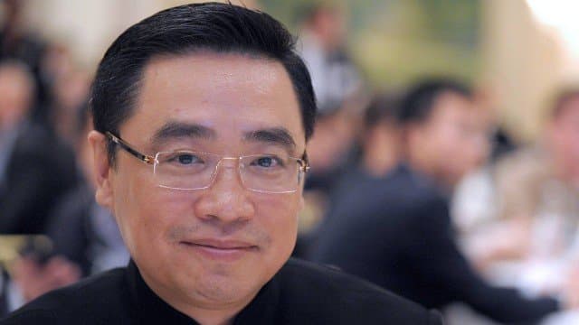 Bilionário chinês morre após subir despenhadeiro para ser fotografado na França