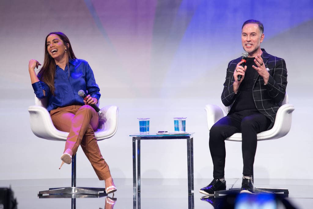 Em palestra de gestão, Anitta ensina a ser malandra e poderosa