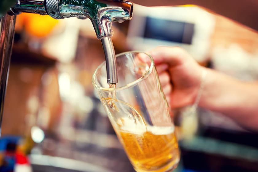 Não há quantidade diária de álcool que seja segura, diz estudo