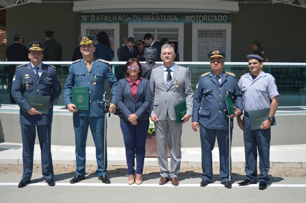 FOTO: Oficiais da Polícia Militar do RN são homenageados pelo Exército Brasileiro