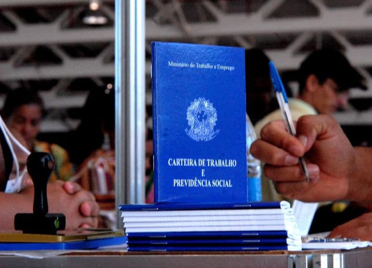 Agências dos Correios poderão emitir carteira de trabalho em todo o país sem custo
