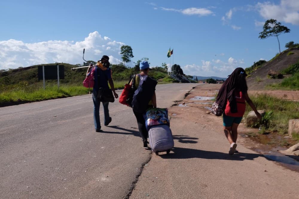 Roraima pede ao STF que suspenda imigração na fronteira e que venezuelanos sejam enviados a outros estados