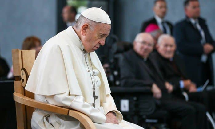 Papa Francisco é criticado por recomendar psiquiatria para crianças homossexuais