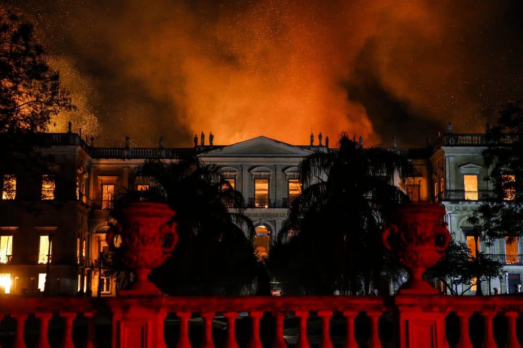 Curto em ar-condicionado causou fogo que destruiu Museu Nacional, diz perícia