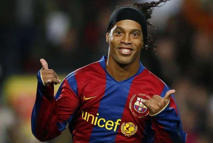 CENSURA: Ronaldinho Gaúcho e Rivaldo podem ser "punidos" pelo Barcelona por apoiar Jair Bolsonaro, diz jornal