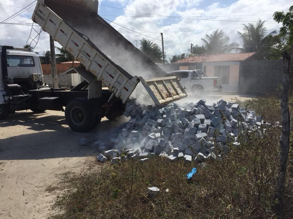 Mais uma ordem de serviço é assinada para pavimentação de ruas em São Gonçalo