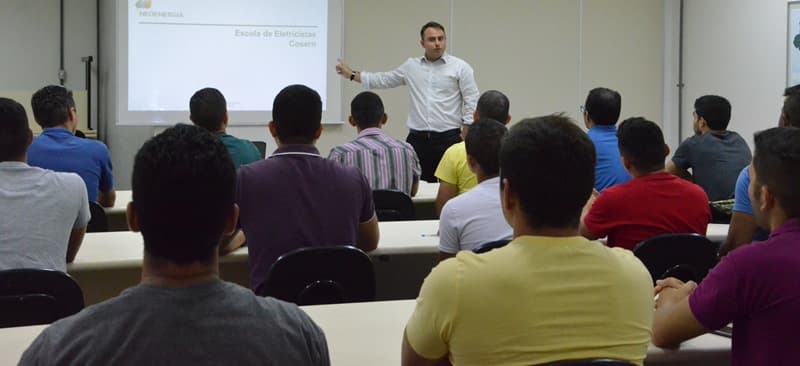 Cosern inicia curso de eletricistas de rede de distribuição de energia elétrica