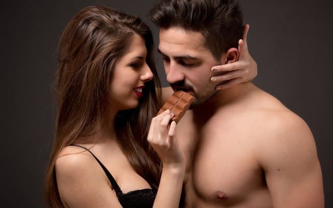 Pesquisa indica que proteína presente no chocolate eleva o desejo sexual e melhora o desempenho