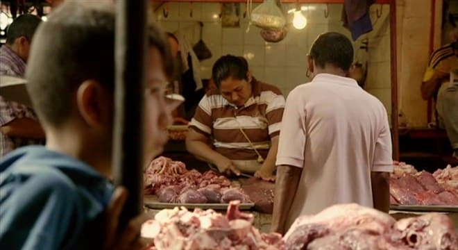 VÍDEO: Venezuela tem carne podre e explosão de cadáveres