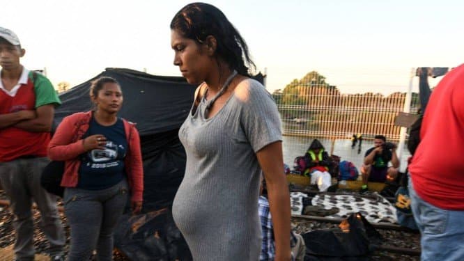 Trump sugere que acabará com cidadania para filhos de imigrantes nascidos nos EUA