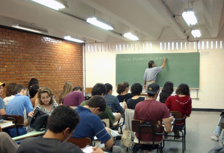 Estudantes poderão renovar o Fies até o dia 23