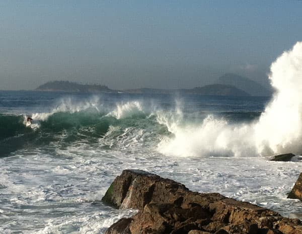 Marinha alerta para RESSACA com ondas de até 4 metros no litoral potiguar entre esta segunda e quarta