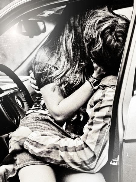 Pesquisa "hot"revela que 32% dos brasileiros dizem que já transaram no carro com mais de uma pessoa, e ainda aponta preferências de modelo e "melhor local" de veículos