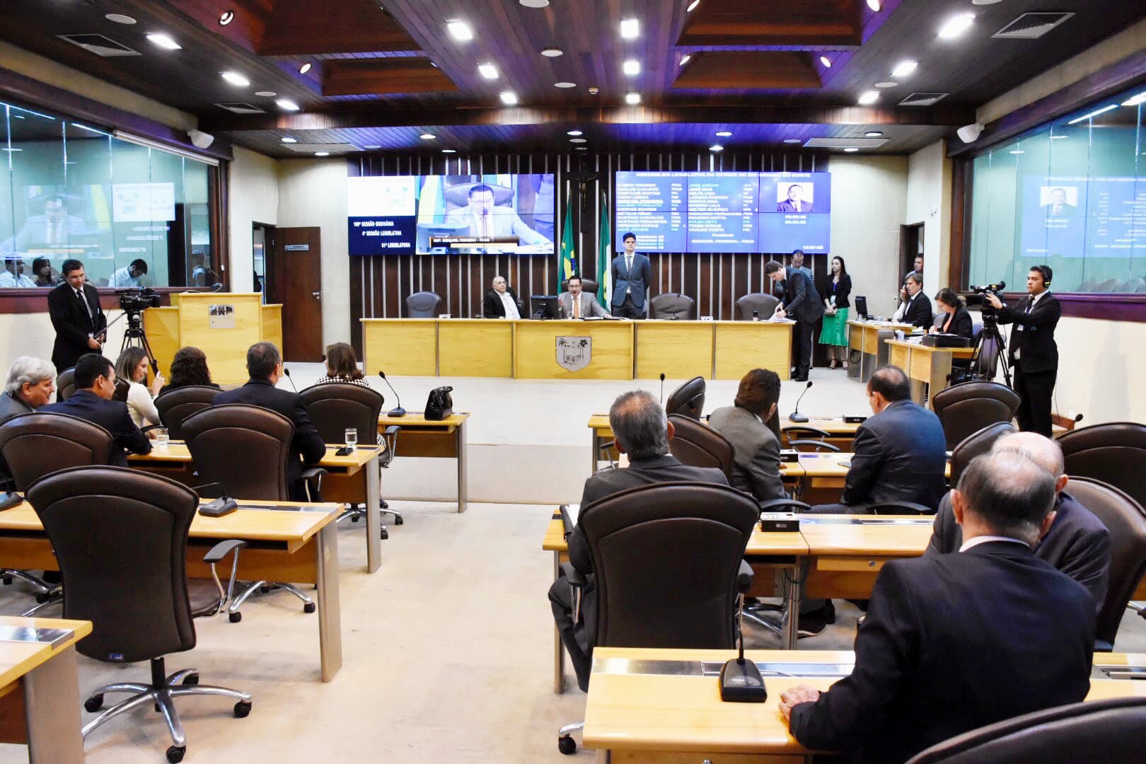 Assembleia Legislativa do RN aprova lei que reduz em 50% tarifa para motocicletas em estacionamentos privados