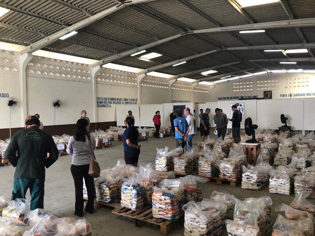 Carnatal Solidário faz segunda entrega de alimentos para o Armazém da Caridade