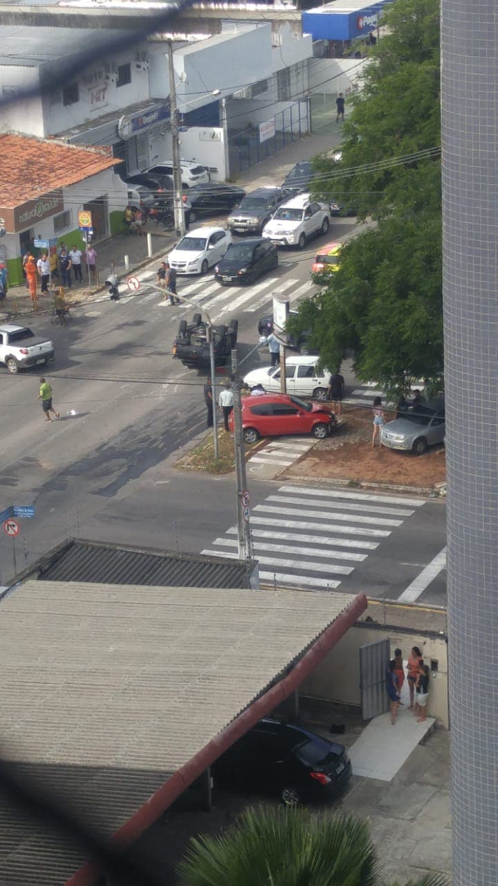 FOTO: Capotamento é registrado na Zona Sul de Natal