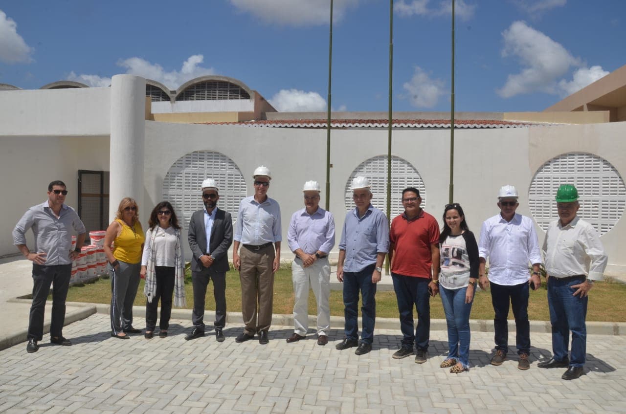 FOTO: Diretor do Banco Mundial visita obras em São Gonçalo