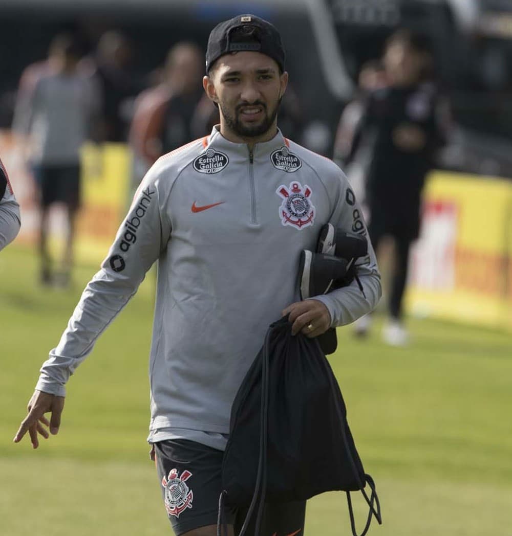 VÍDEO: Clayson, do Corinthians, é xingado por funcionário de companhia aérea antes de viagem de férias com a família a Natal; caso gera demissão