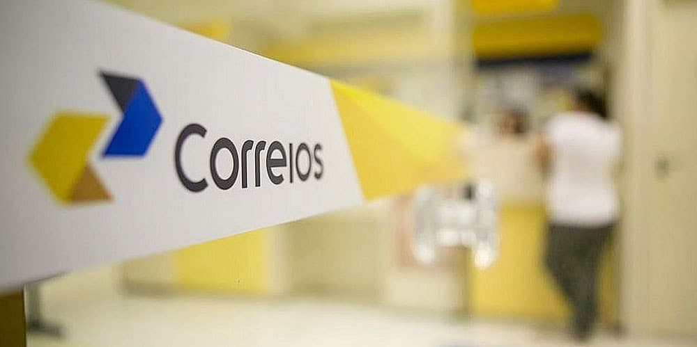 Anatel aplica multa a brasileiros por celular importado; entenda