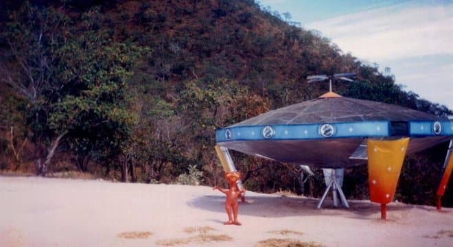 ‘Discoporto' - (FOTOS): como relatos de eventos sobrenaturais levaram cidade brasileira a criar aeroporto para disco voador