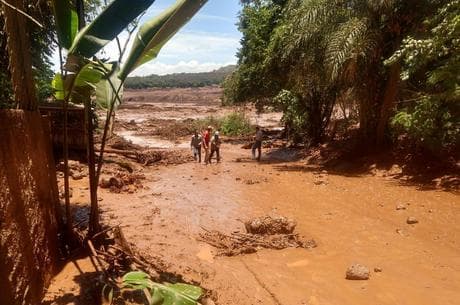TRAGÉDIA - Brumadinho: Corpo de Bombeiros confirma 200 pessoas desaparecidas