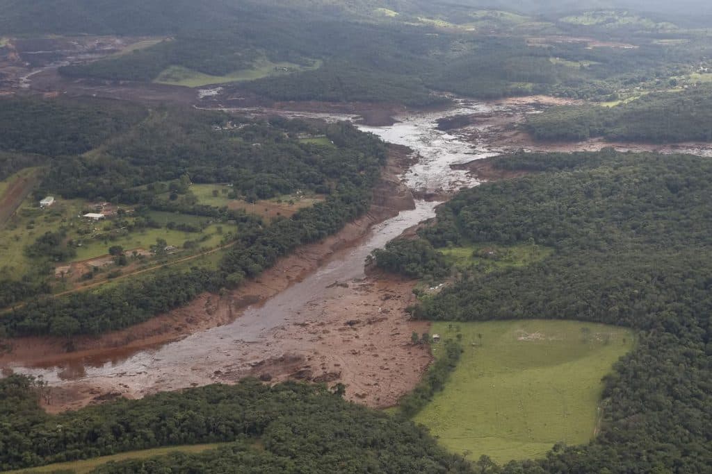 Mais um corpo é encontrado nos destroços da barragem em Brumadinho