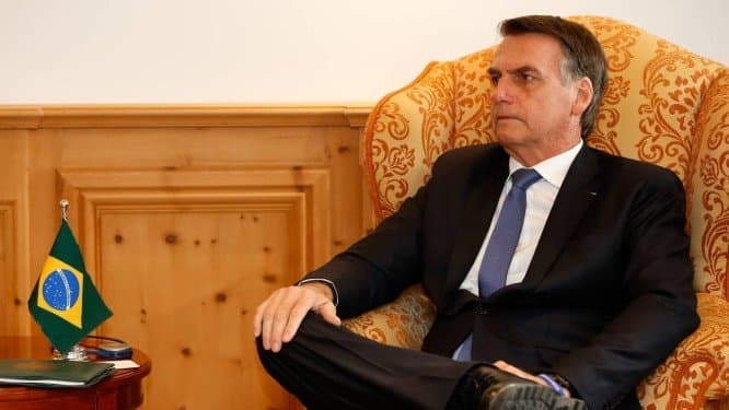 Bolsonaro diz que desastre em Mariana deveria ter servido de alerta para o Brasil