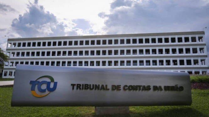 TCU vê indícios de irregularidades em bônus a auditores da Receita Federal
