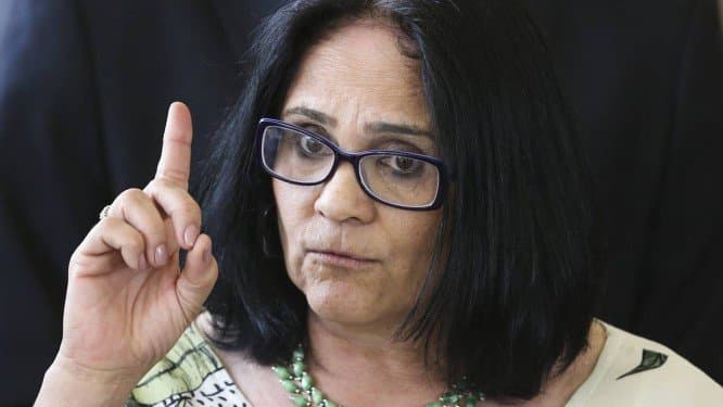Damares quer usar sistema de carros roubados para achar crianças desaparecidas