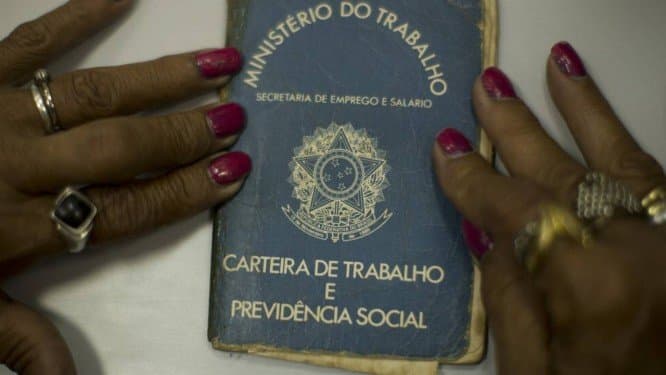 Previdência: governo estuda proposta para que mães se aposentem mais cedo