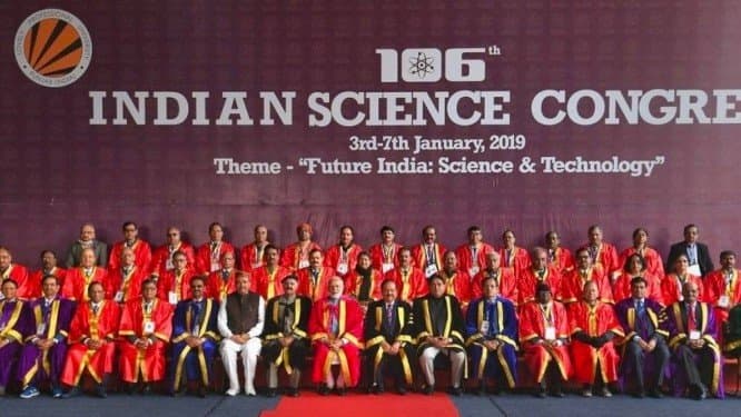 Cientistas indianos alarmam comunidade científica por descartar teorias de Newton e Einstein