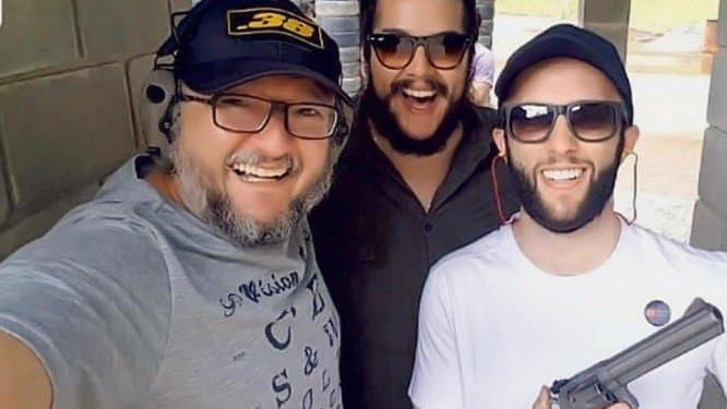 Padres a favor de Bolsonaro defendem uso de armas para legítima defesa