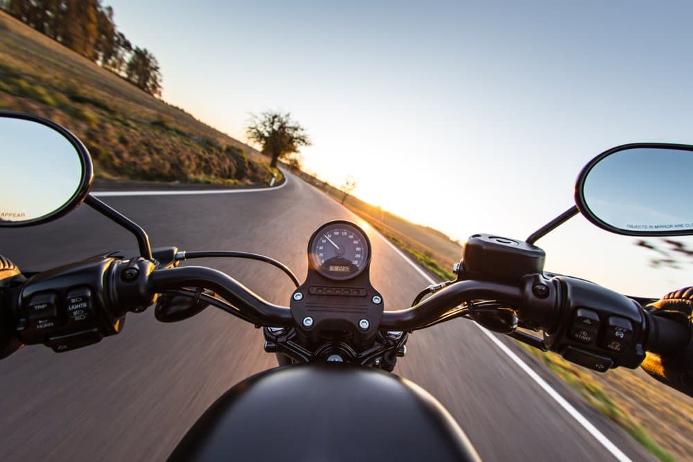 Motociclistas do RN deverão pagar apenas 50% do valor que é cobrado em estacionamentos particulares; lei entra em vigor nesta quinta