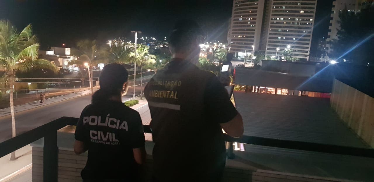 Polícia Civil e Semurb interditam bares em Ponta Negra