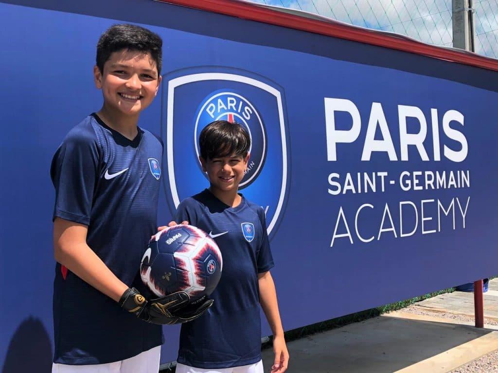 Garotos potiguares embarcam para França após seletiva do PSG Academy Natal